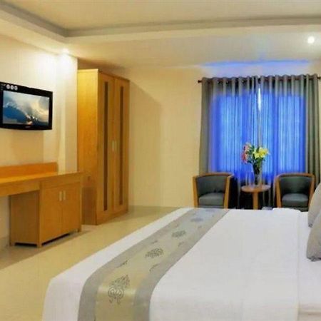 U And Me Hotel Tan Phong Exterior photo