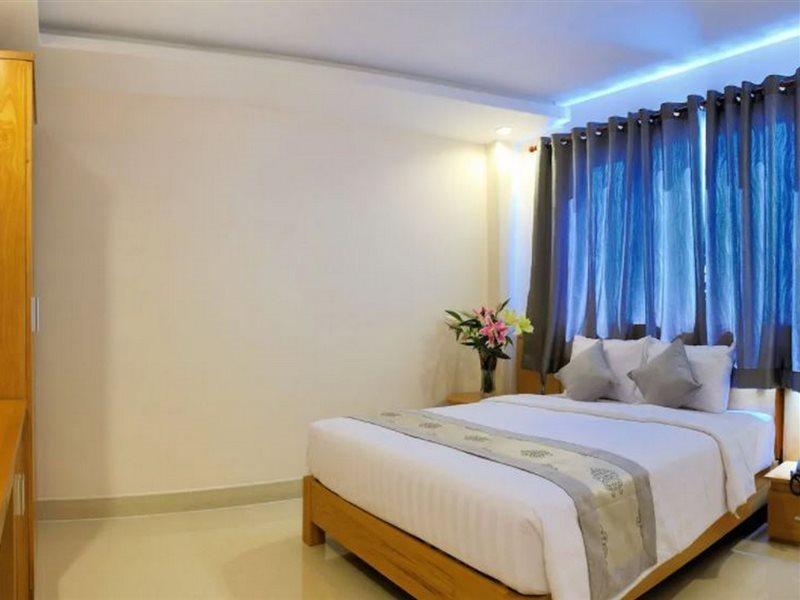 U And Me Hotel Tan Phong Exterior photo